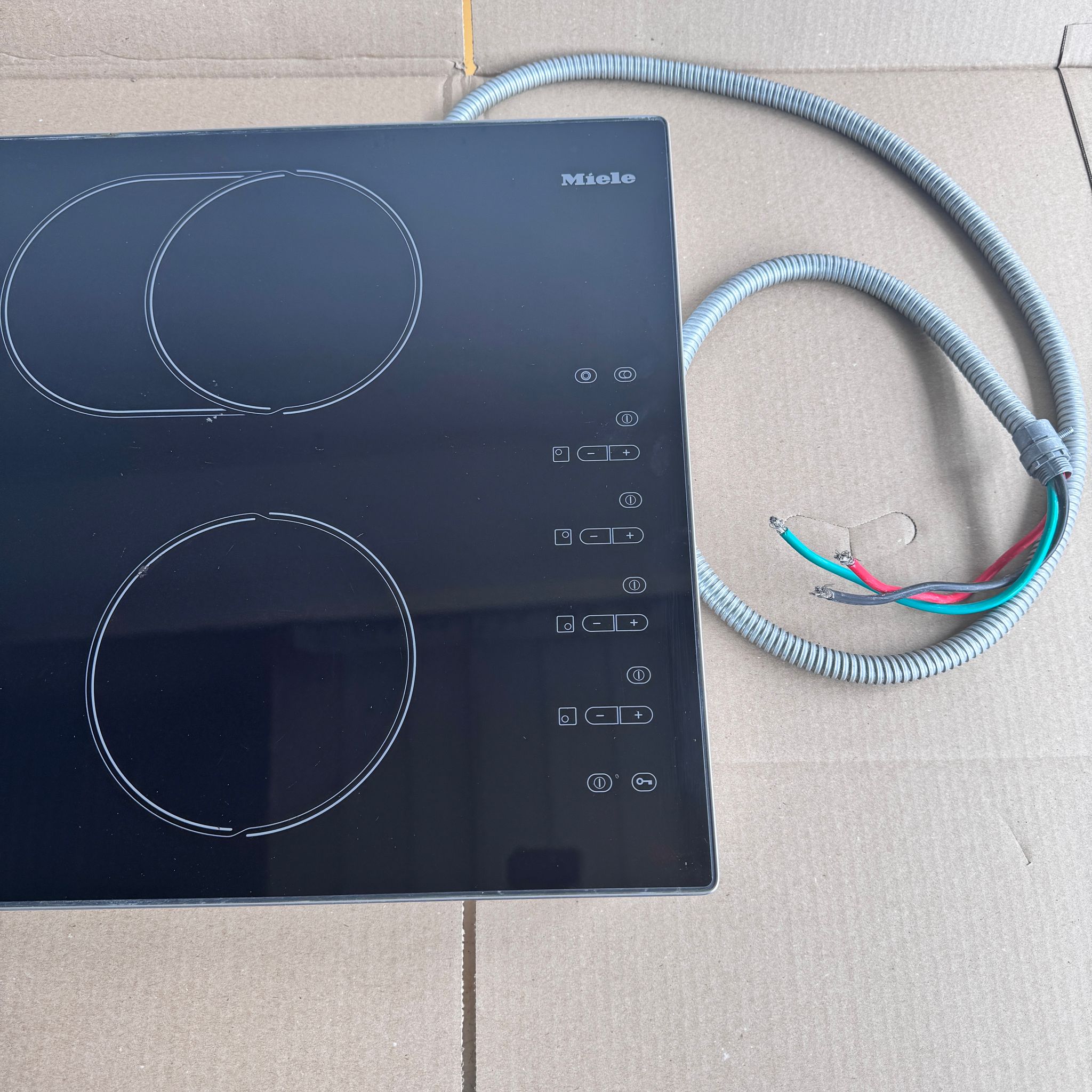 Miele 30 Inch Self-Contained Ceran Glass Electric Cooktop Miele 30 Inch Self-Contained Ceran Glass Electric Cooktop